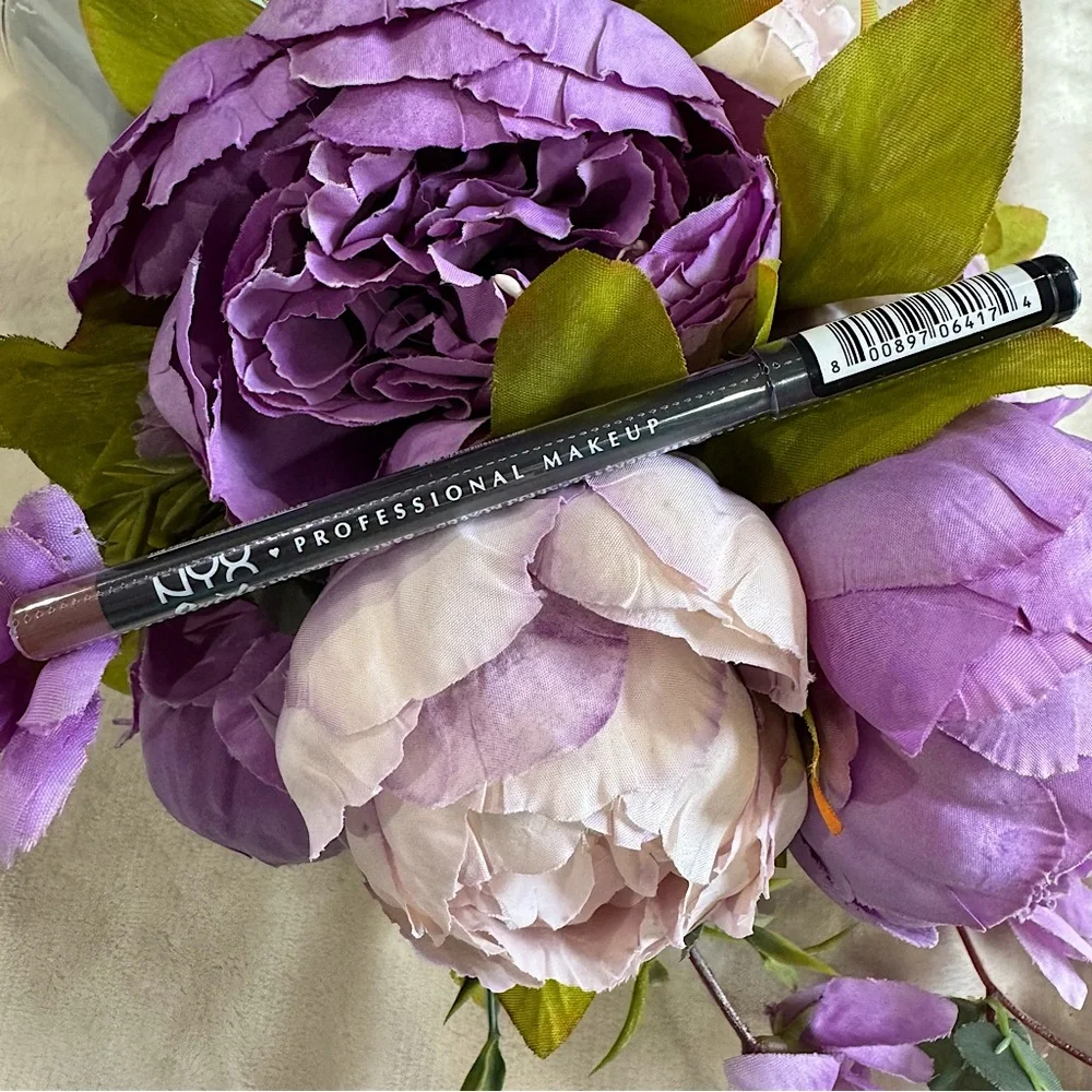 NYX Professional Makeup Suede Matte Lip Liner